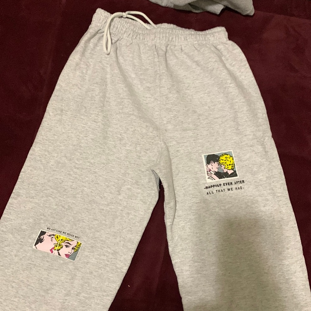 Pop Art Boys Lie size Small Very Rare Sweats